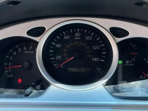 More photos of 2005 TOYOTA HIGHLANDER BASE at Jeffrey's Auto Exchange, Inc., IN