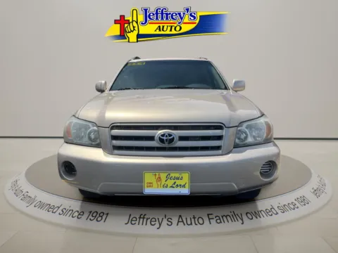 More photos of 2005 TOYOTA HIGHLANDER BASE at Jeffrey's Auto Exchange, Inc., IN