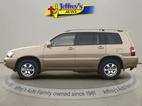 Gold 2005 TOYOTA HIGHLANDER BASE for sale in Scottsburg, IN