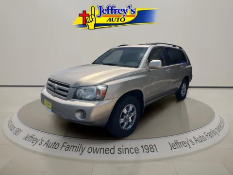 Gold 2005 TOYOTA HIGHLANDER BASE for sale in Scottsburg, IN