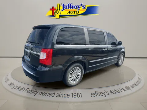 More photos of 2015 CHRYSLER TOWN AND COUNTR TOURING-L at Jeffrey's Auto Exchange, Inc., IN