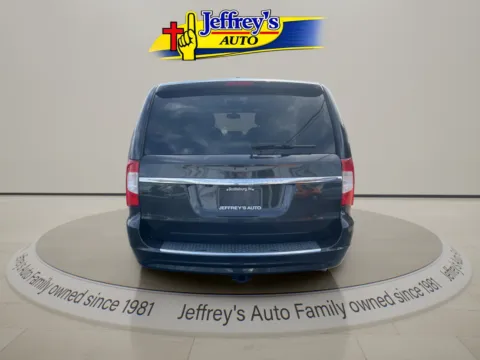 More photos of 2015 CHRYSLER TOWN AND COUNTR TOURING-L at Jeffrey's Auto Exchange, Inc., IN