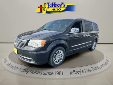 Black 2015 CHRYSLER TOWN AND COUNTR TOURING-L for sale in Scottsburg, IN
