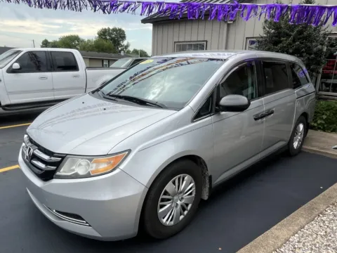 Silver 2015 HONDA ODYSSEY LX for sale in Scottsburg, IN