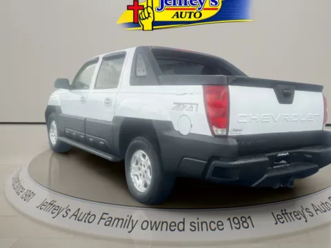 Another view of 2002 CHEVROLET AVALANCHE 1500 for sale in Scottsburg, IN at Jeffrey's Auto Exchange, Inc.