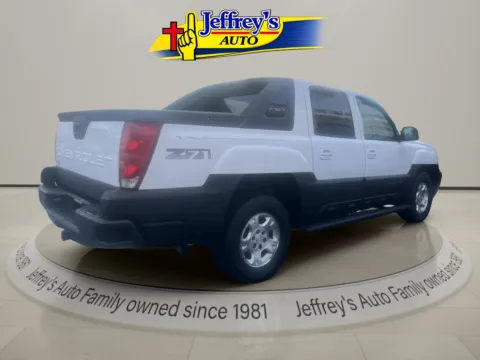More photos of 2002 CHEVROLET AVALANCHE 1500 at Jeffrey's Auto Exchange, Inc., IN