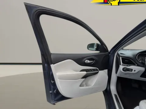 More photos of 2019 JEEP CHEROKEE LIMITED at Jeffrey's Auto Exchange, Inc., IN