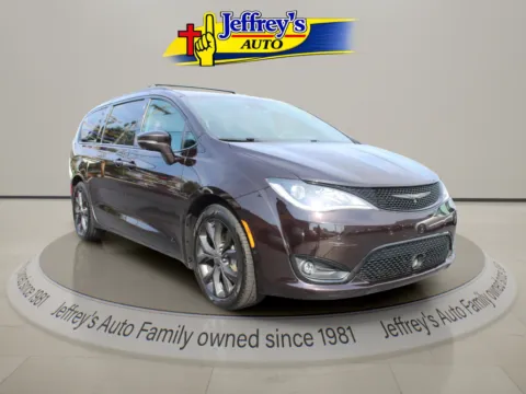 More photos of 2018 CHRYSLER PACIFICA LIMITED at Jeffrey's Auto Exchange, Inc., IN