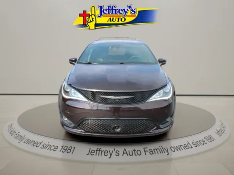More photos of 2018 CHRYSLER PACIFICA LIMITED at Jeffrey's Auto Exchange, Inc., IN