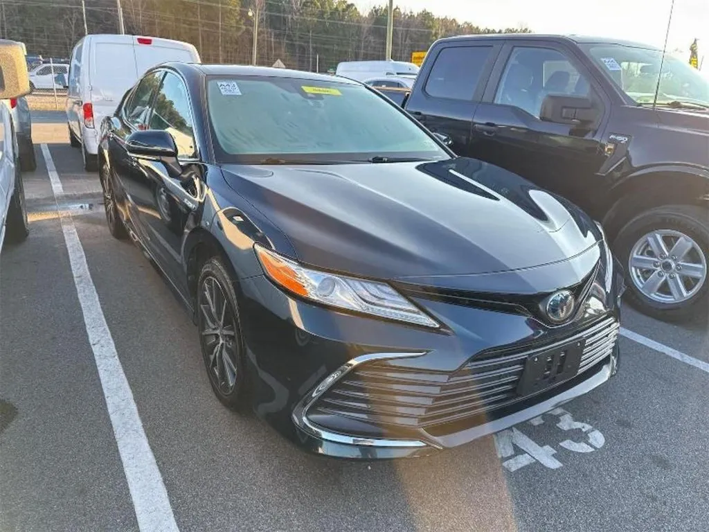 Green 2021 Toyota Camry Hybrid XLE for sale in Madison, NC