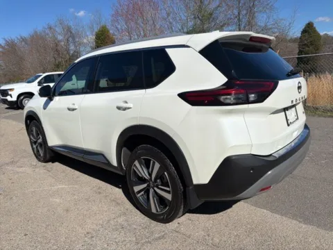 More photos of 2021 Nissan Rogue SL at Smart Chevrolet, NC