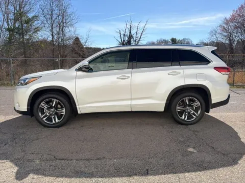 More photos of 2019 Toyota Highlander Limited Platinum at Smart Chevrolet, NC