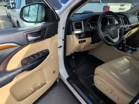 More photos of 2019 Toyota Highlander Limited Platinum at Smart Chevrolet, NC