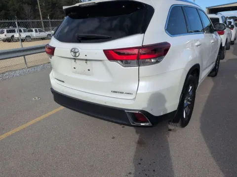 More photos of 2019 Toyota Highlander Limited Platinum at Smart Chevrolet, NC