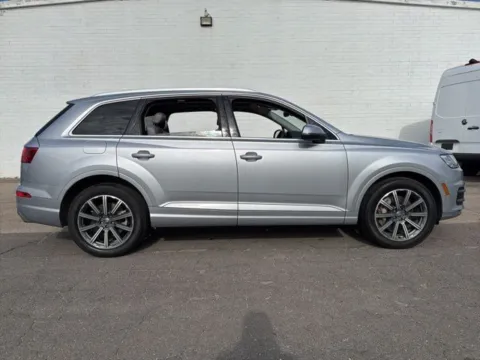Silver 2019 Audi Q7 45 Premium Plus for sale in Madison, NC