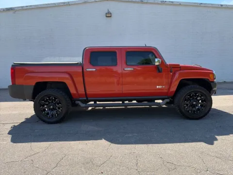 Orange 2009 Hummer H3T Luxury for sale in Madison, NC