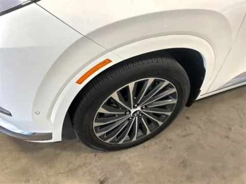 More photos of 2025 Hyundai Palisade Calligraphy at Smart Chevrolet, NC