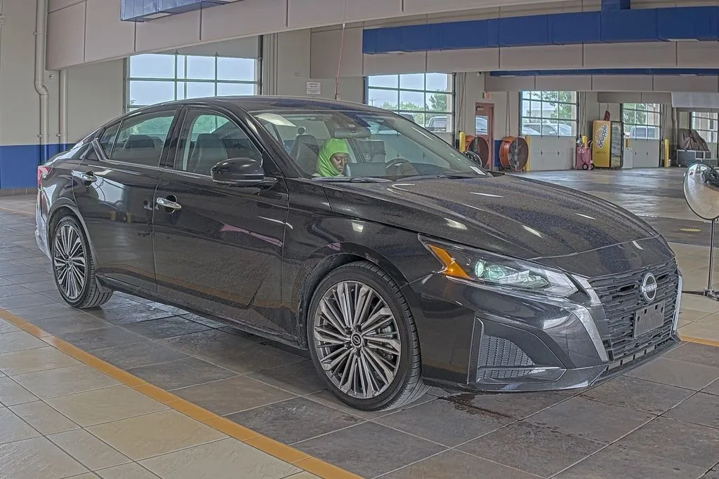 Black 2023 Nissan Altima 2.5 SL for sale in Madison, NC