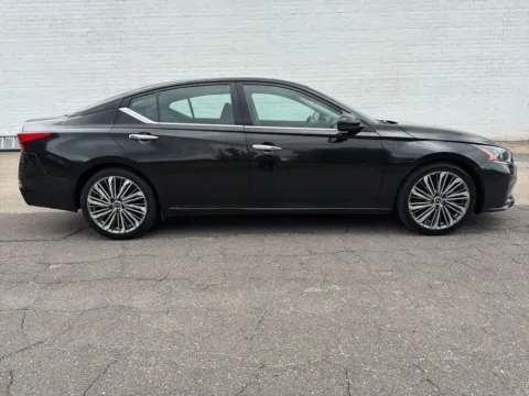 Black 2023 Nissan Altima 2.5 SL for sale in Madison, NC