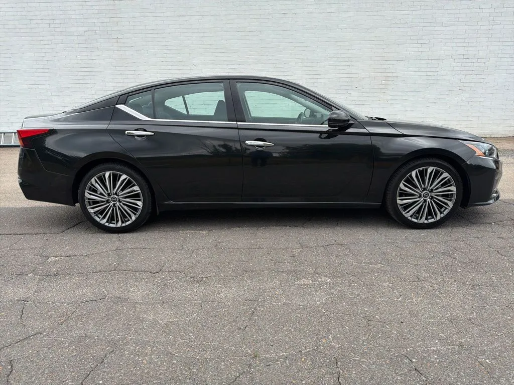 Black 2023 Nissan Altima 2.5 SL for sale in Madison, NC