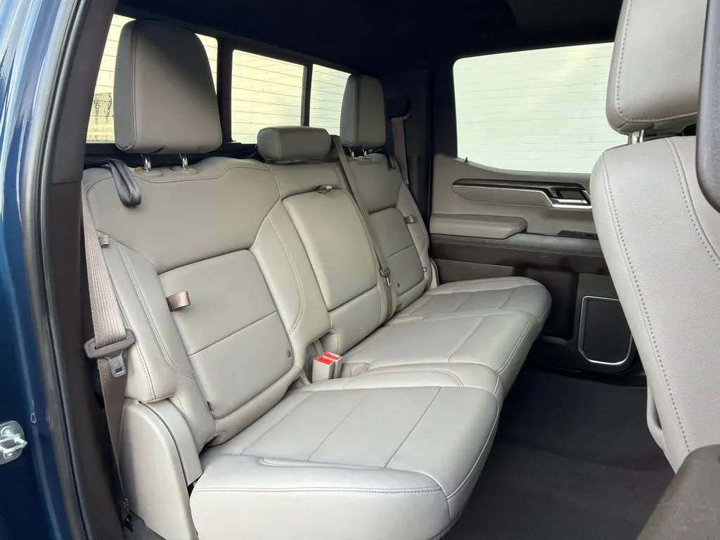 2023 GMC Sierra 1500 SLT - Photo 11