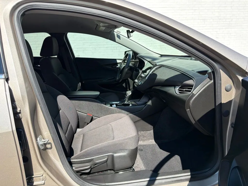 2025 Chevrolet Malibu 1LS - Photo 12