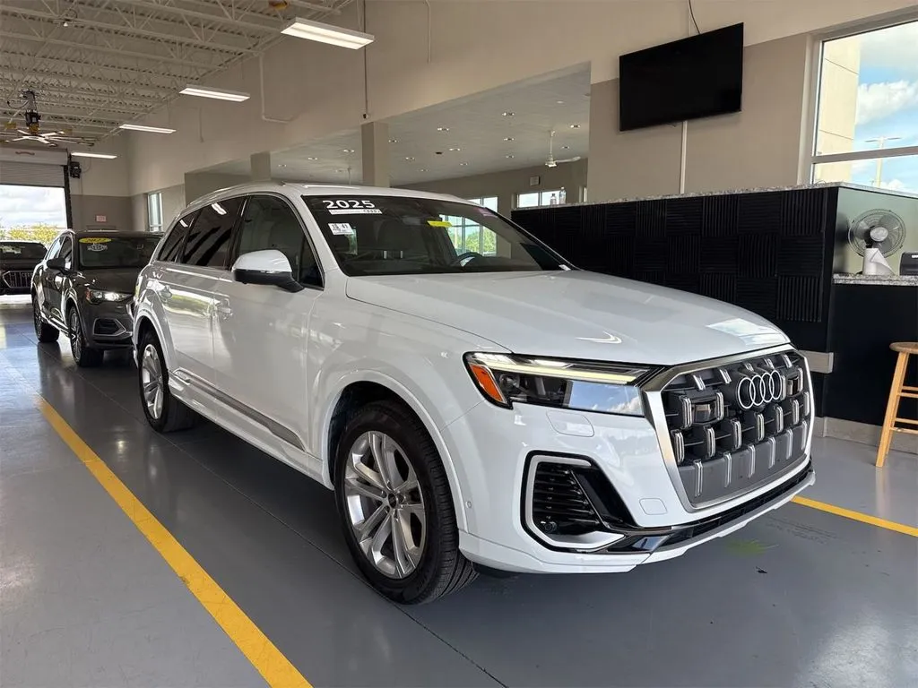 White 2025 Audi Q7 45 Premium for sale in Madison, NC