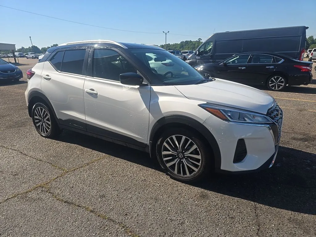 White 2021 Nissan Kicks SV for sale in Madison, NC