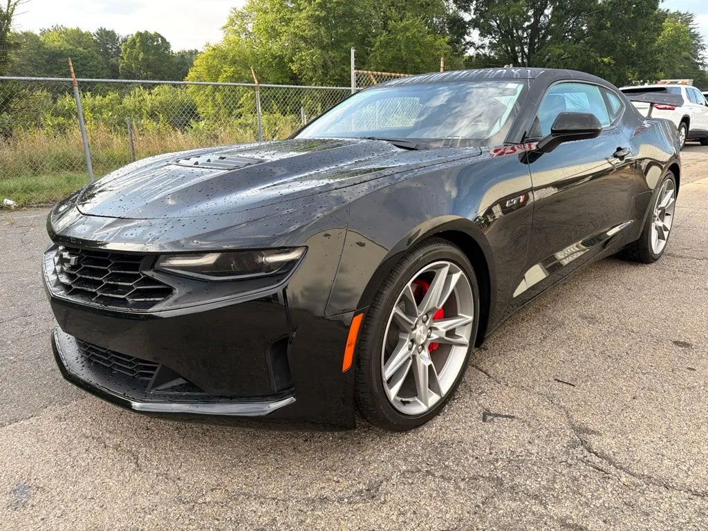 2022 Chevrolet Camaro LT1 - Photo 6