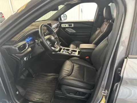 More photos of 2022 Ford Explorer Platinum at Smart Chevrolet, NC