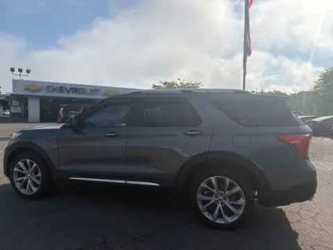 More photos of 2022 Ford Explorer Platinum at Smart Chevrolet, NC