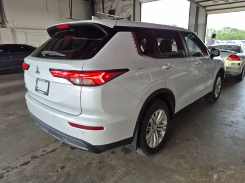 More photos of 2024 Mitsubishi Outlander ES at Smart Chevrolet, NC