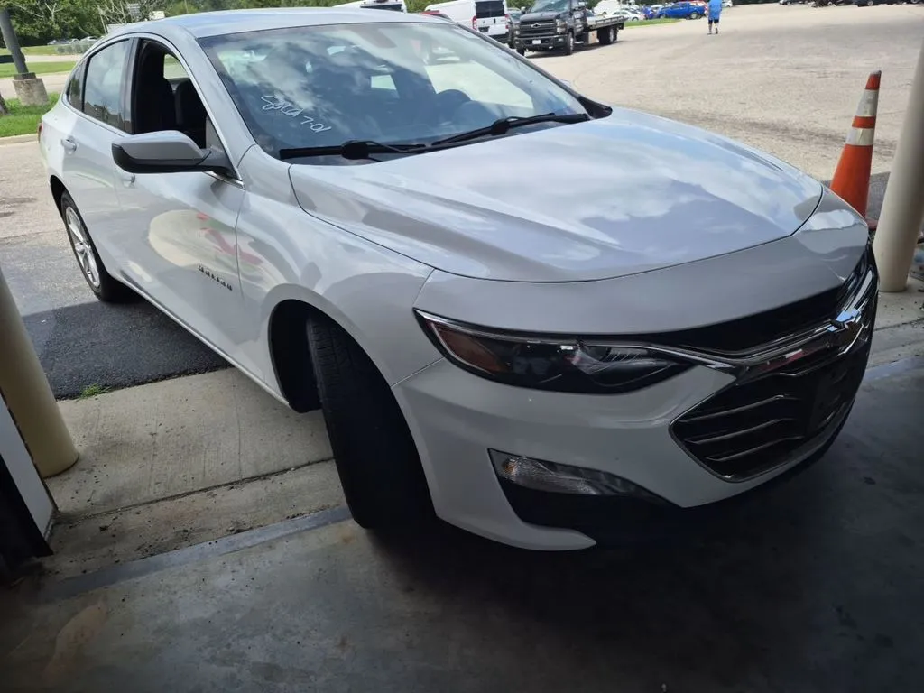 White 2019 Chevrolet Malibu LT for sale in Madison, NC