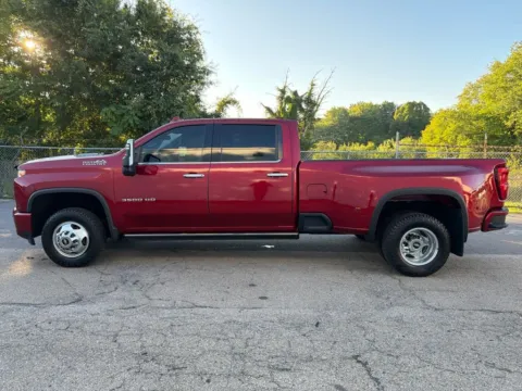 More photos of 2022 Chevrolet Silverado 3500 HD High Country at Smart Chevrolet, NC