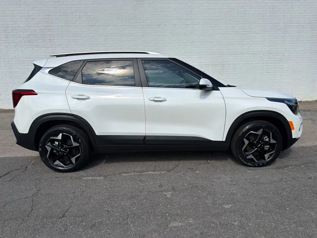 White 2025 Kia Seltos EX for sale in Madison, NC