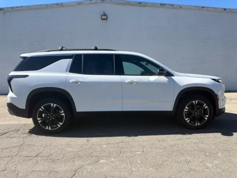 White 2027 Chevrolet Traverse LT for sale in Madison, NC