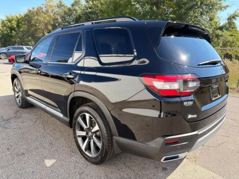 More photos of 2025 Honda Pilot Elite at Smart Chevrolet, NC