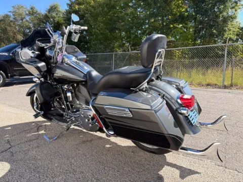 More photos of 2011 Harley-Davidson CVO Road Glide FLTRUSE at Smart Chevrolet, NC