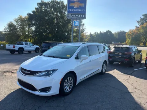 White 2017 Chrysler Pacifica Touring L for sale in Madison, NC
