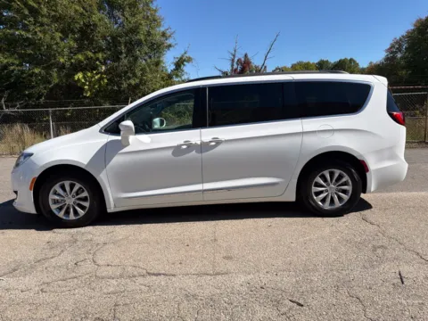 More photos of 2017 Chrysler Pacifica Touring L at Smart Chevrolet, NC