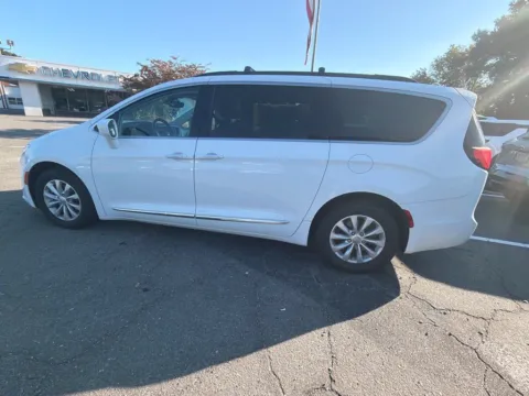 More photos of 2017 Chrysler Pacifica Touring L at Smart Chevrolet, NC