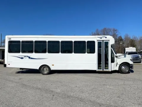 White 2014 International AC/UC Commercial Bus Starcraft for sale in Madison, NC