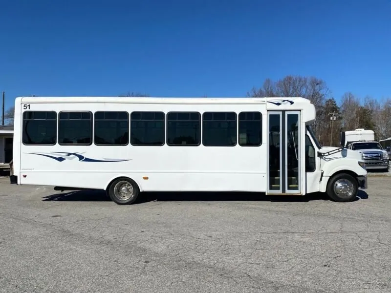White 2014 International AC/UC Commercial Bus Starcraft for sale in Madison, NC