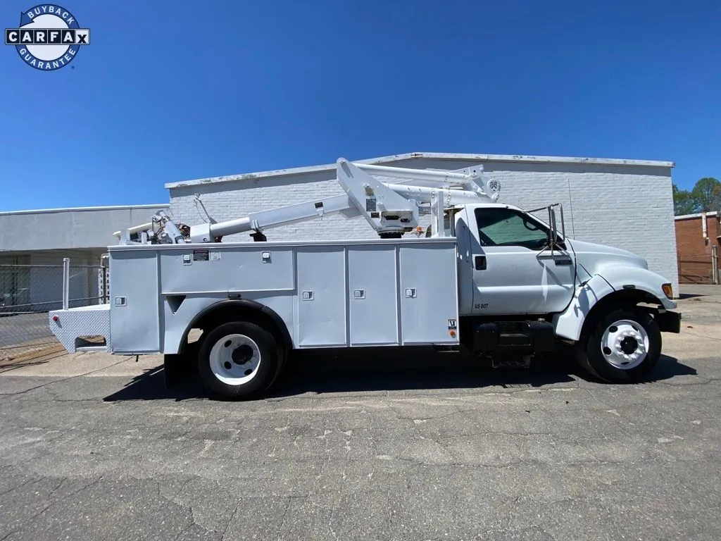 White 2000 Ford F-650SD Bucket Truck for sale in Madison, NC