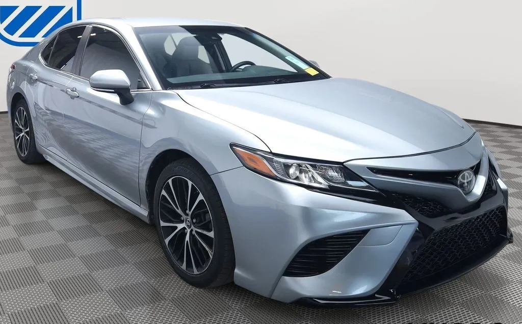 Silver 2018 Toyota Camry SE for sale in South Boston, VA