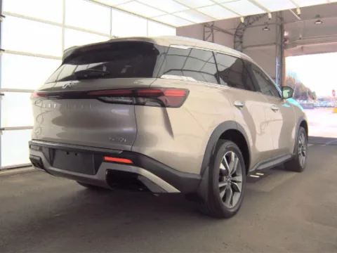 More photos of 2023 INFINITI QX60 LUXE at Smart Ford, VA