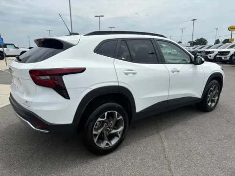 More photos of 2025 Chevrolet Trax LT at Smart Ford, VA
