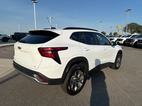 More photos of 2025 Chevrolet Trax LT at Smart Ford, VA