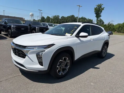 More photos of 2025 Chevrolet Trax LT at Smart Ford, VA