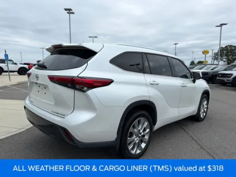 More photos of 2022 Toyota Highlander Limited at Smart Ford, VA